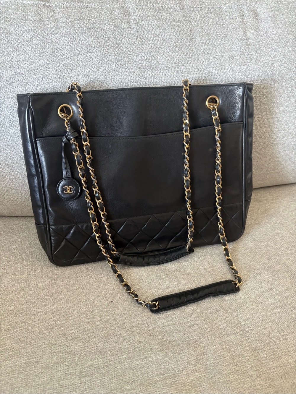 CHANEL Black Quilted Leather Chain-Handle Shoulder Bag with Gold Hardware
